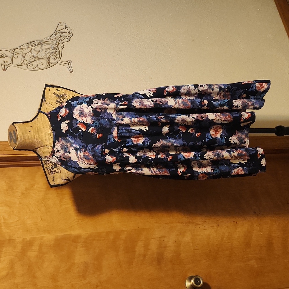 Soprano Sleeveless Floral Empire Waist Dress, Long Keyhole Back Size L